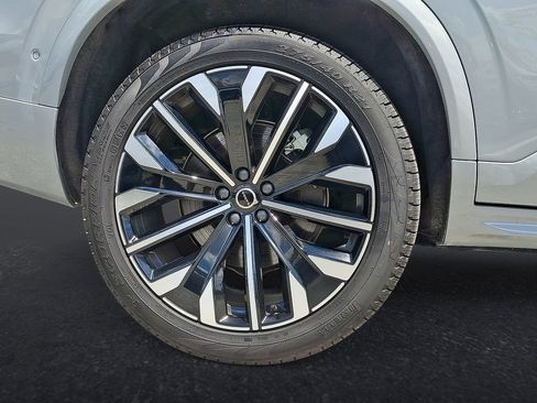 Certified 2026 Volvo XC90 B6 Plus AWD/4WD image 33