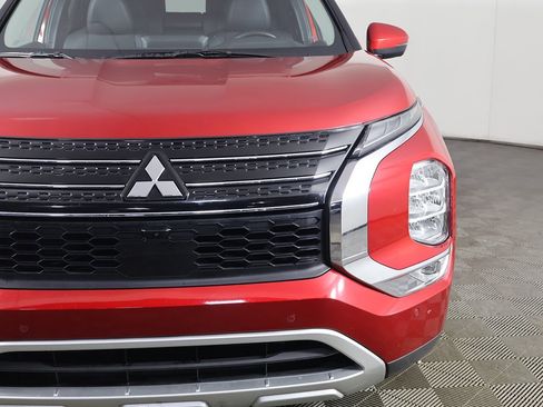 Used 2024 Mitsubishi Outlander SE image 15