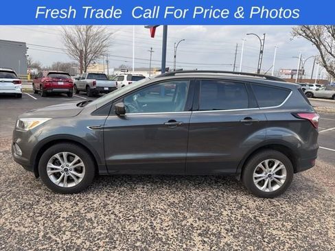 Used 2018 Ford Escape SE image 3