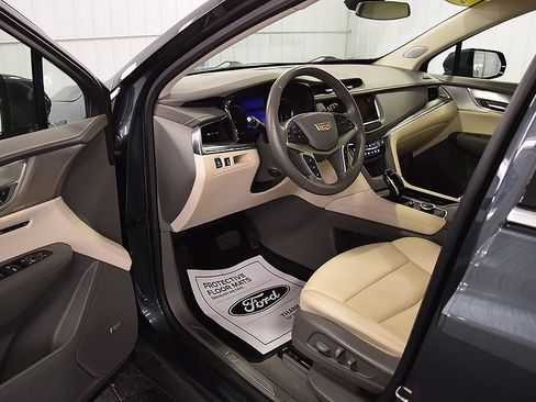 Used 2021 Cadillac XT5 Premium Luxury FWD image 16