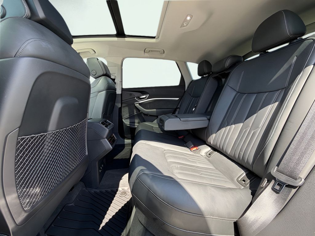Used 2019 Audi e-tron Prestige w/ Prestige Package AWD/4WD image 21