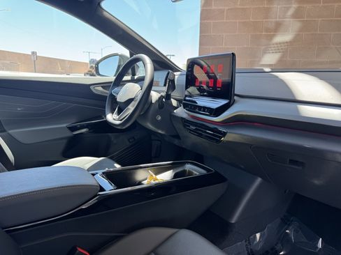 Used 2024 Volkswagen ID.4 S image 38