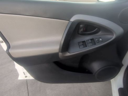 Used 2012 Toyota RAV4 Limited image 9