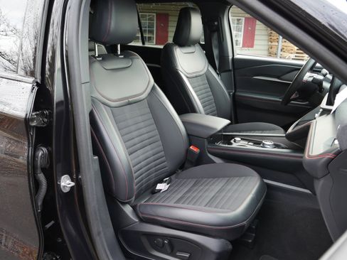 Certified 2025 Ford Explorer ST-Line w/ ST-Line Street Pack image 31