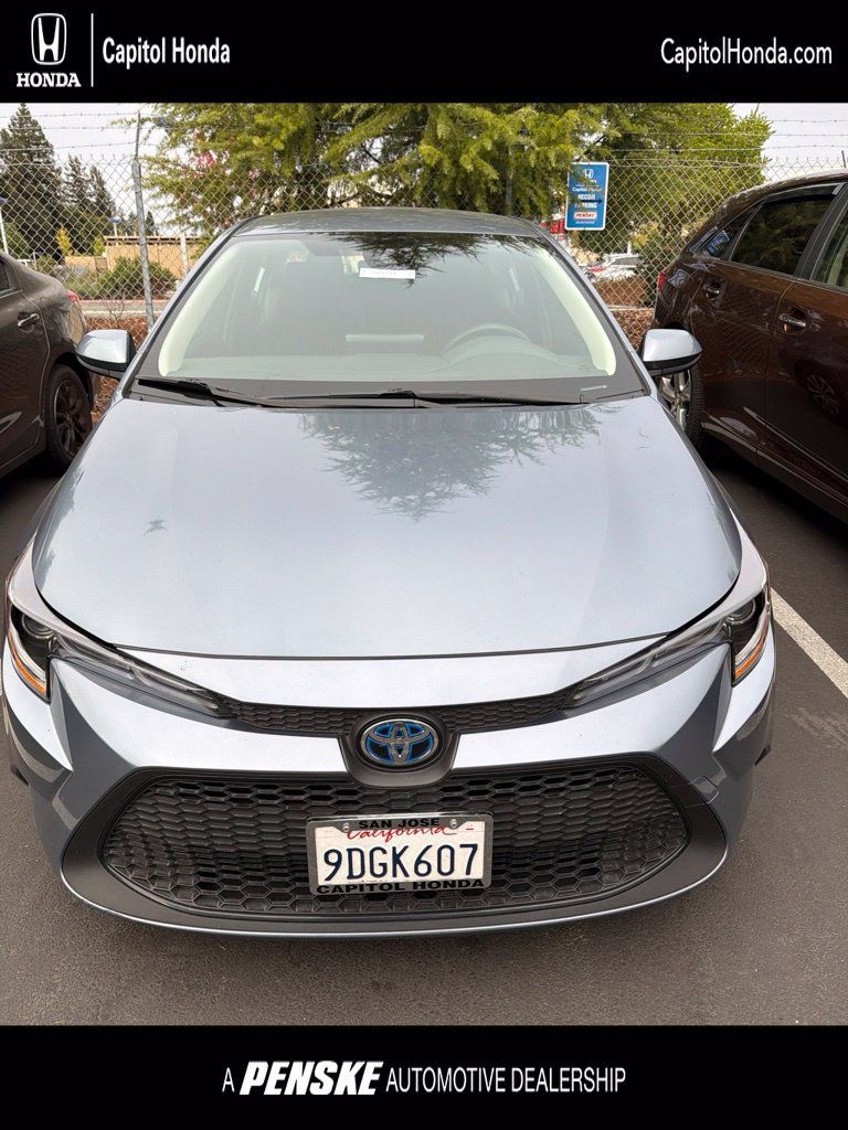 Used 2022 Toyota Corolla LE FWD image 1