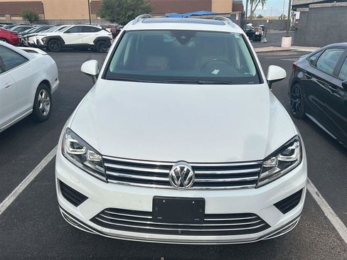Used 2016 Volkswagen Touareg Executive AWD/4WD image 1