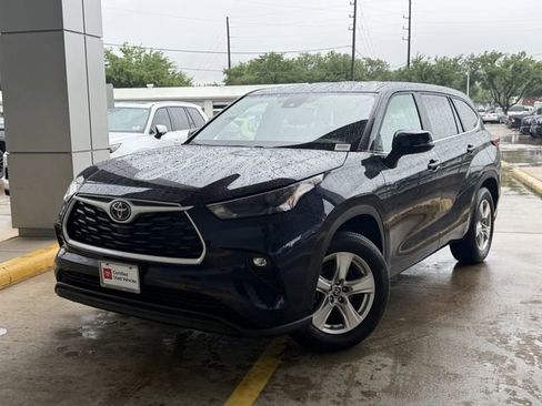 Certified 2025 Toyota Highlander LE image 2