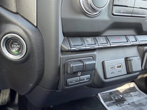 Used 2024 GMC Sierra 3500 Pro w/ Convenience Package image 25