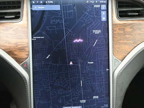 Used 2018 Tesla Model X 100D image 23