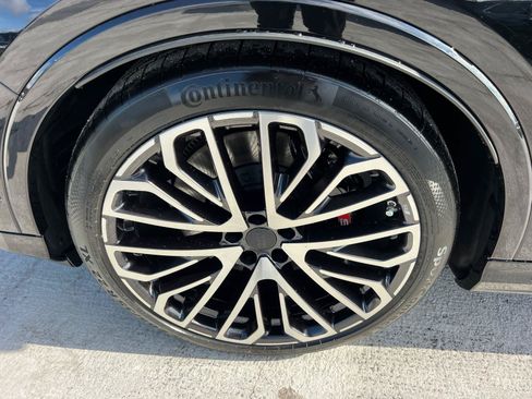 New 2026 Audi SQ7 Prestige AWD/4WD image 11
