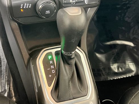 Used 2022 Jeep Renegade Latitude image 17