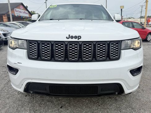 Used 2019 Jeep Grand Cherokee Altitude RWD image 4