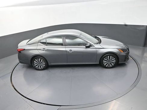 Used 2024 Nissan Altima 2.5 SV FWD image 29
