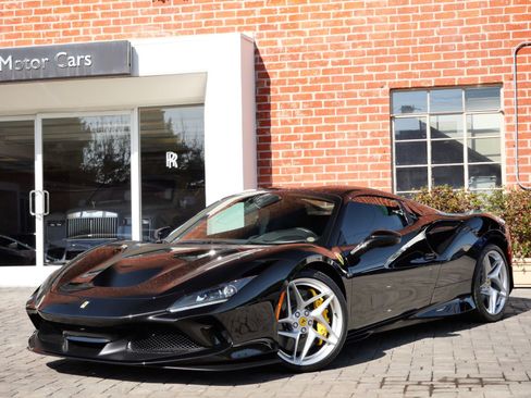 Used 2023 Ferrari F8 Tributo RWD image 3