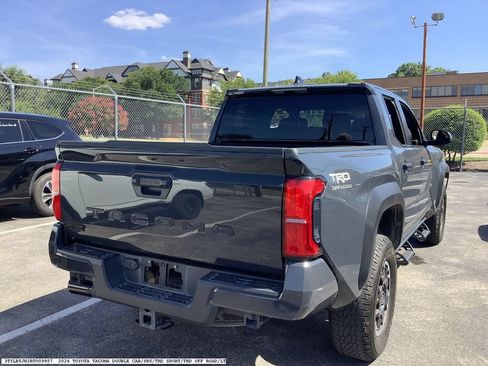 Used 2024 Toyota Tacoma TRD Off-Road AWD/4WD image 4