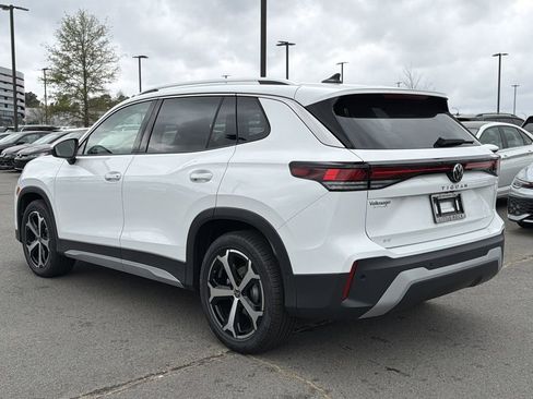 New 2026 Volkswagen Tiguan SE image 3