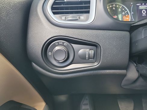 Used 2017 Jeep Renegade Sport w/ Power & Air Group FWD image 26
