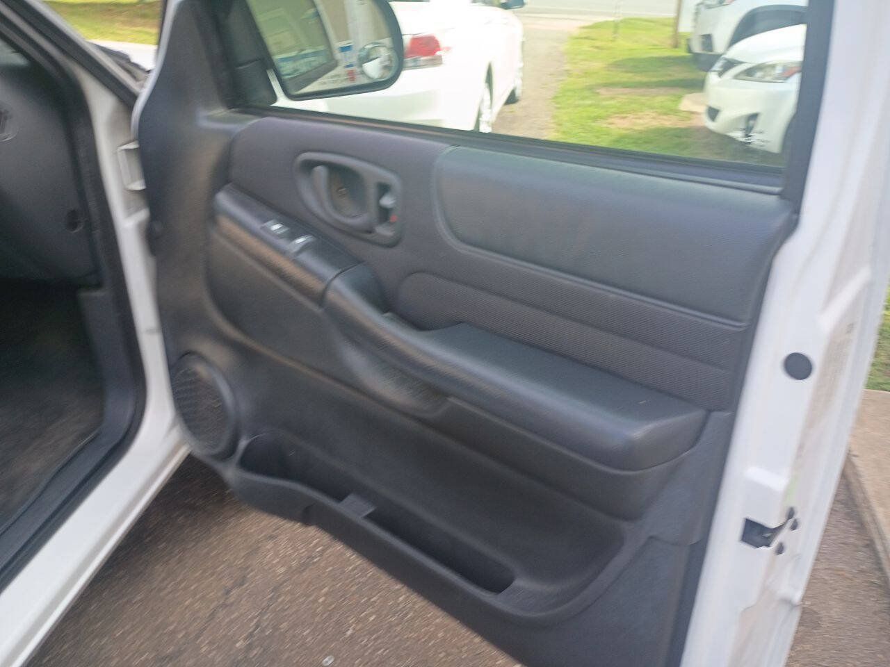 Used 2003 Chevrolet S10 Pickup LS AWD/4WD image 21