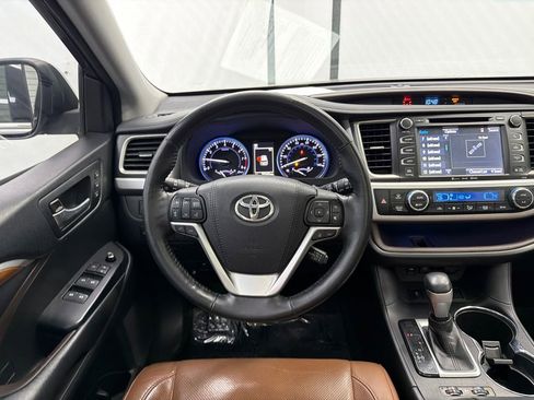 Used 2018 Toyota Highlander Limited Platinum image 26