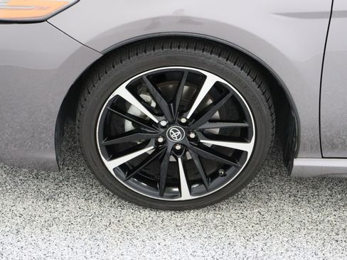 Used 2018 Toyota Camry XSE image 11