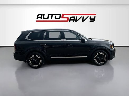 Used 2024 Kia Telluride EX w/ EX Captain's Chair Package image 8
