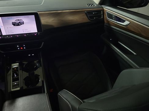 Used 2024 Volkswagen Atlas SE w/ Panoramic Sunroof Package image 18