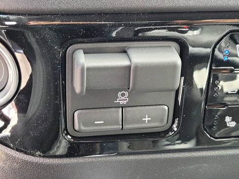 New 2026 GMC Sierra 1500 SLT w/ SLT Premium Package AWD/4WD image 17
