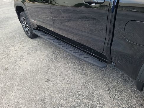 Used 2023 GMC Sierra 1500 AT4 w/ AT4 Premium Package AWD/4WD image 9