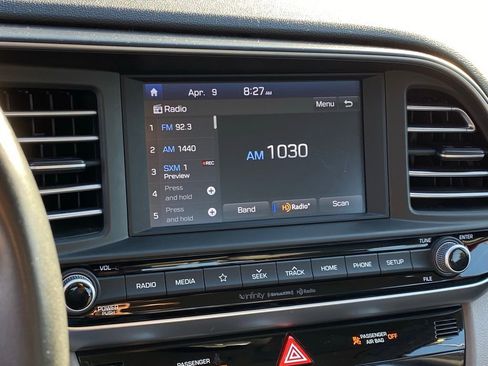 Used 2020 Hyundai Elantra Limited image 16