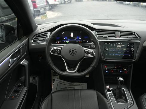 Used 2024 Volkswagen Tiguan SE R-Line image 22