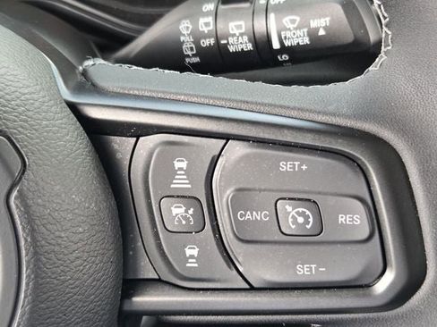 Used 2025 Jeep Wrangler Unlimited Rubicon AWD/4WD image 29