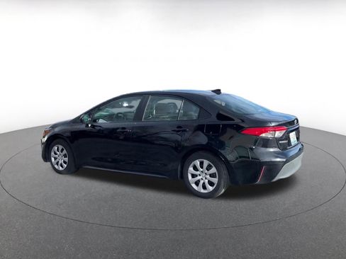 Used 2025 Toyota Corolla LE image 9