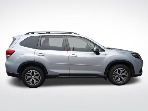 Used 2023 Subaru Forester Premium AWD/4WD image 9