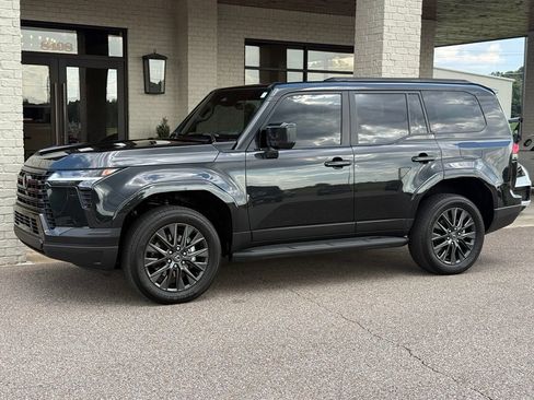 Used 2025 Lexus GX 550 w/ Cold Area Package AWD/4WD image 14