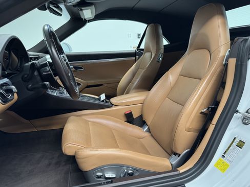 Used 2018 Porsche 911 Cabriolet image 10