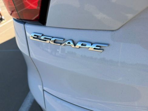 Used 2019 Ford Escape SE FWD image 8