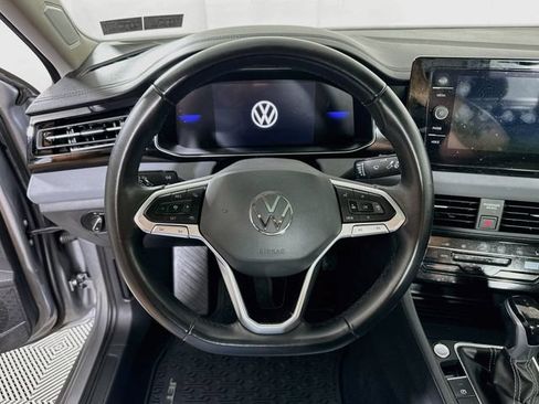 Certified 2025 Volkswagen Jetta SE w/ Sunroof Package FWD image 12