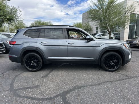 Used 2024 Volkswagen Atlas SE w/ Panoramic Sunroof Package AWD/4WD image 5
