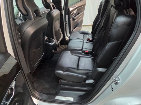 Used 2018 Volvo XC90 T6 Momentum w/ Convenience Package image 16