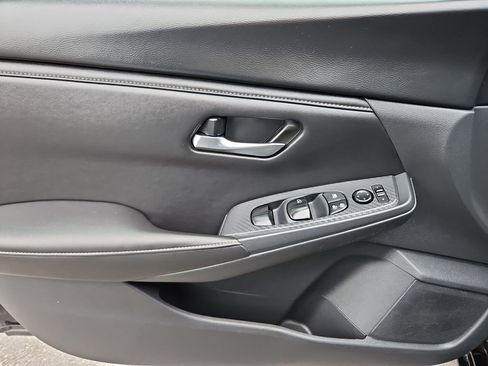 Used 2024 Nissan Sentra SV FWD image 24