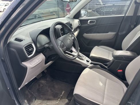 Used 2025 Hyundai Venue SEL FWD image 7
