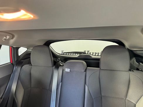 Used 2025 Subaru Crosstrek 2.0i Premium image 5