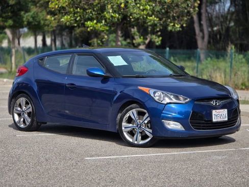 Used 2017 Hyundai Veloster Value Edition image 4