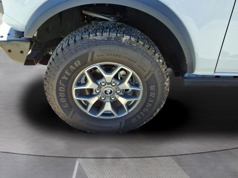 Used 2021 Ford Bronco Badlands image 9