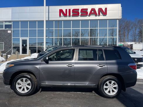 Used 2012 Toyota Highlander 4WD w/ Tech Pkg image 2