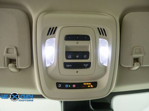 Used 2022 Buick Envision Avenir w/ Technology Package II FWD image 22