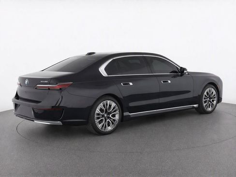 Used 2023 BMW i7 xDrive60 AWD/4WD image 3