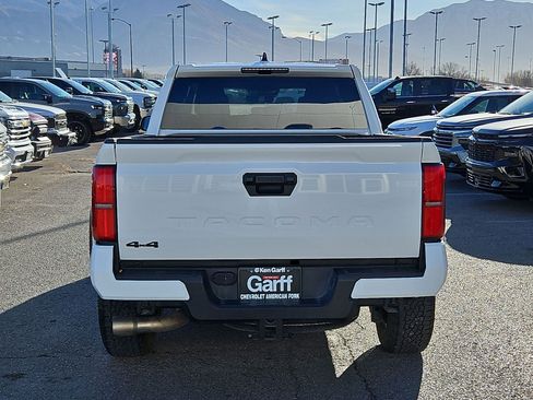 Used 2024 Toyota Tacoma TRD Off-Road image 4