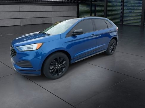 Used 2022 Ford Edge SE w/ Black Appearance Package image 4