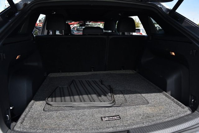 Certified 2023 Volkswagen Atlas Cross Sport SE w/ Panoramic Sunroof Package AWD/4WD image 25